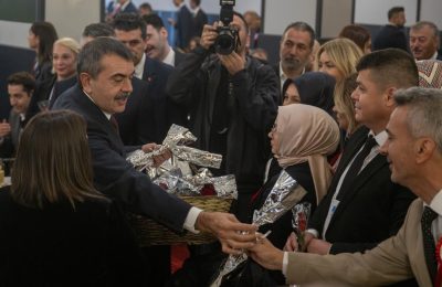 Bakan Tekin 81 ilden gelen öğretmenlerle buluştu