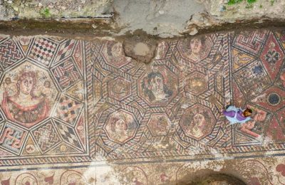 İznik’te, 3. yüzyıla ait taban mozaiği gün yüzüne çıkarılıyor