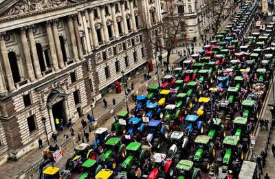 Avrupa çiftçisi öfkeli: Brüksel’de 10 bin traktörle eylem!