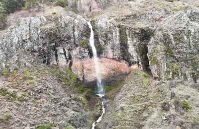 Yağışlar arttı, kuruyan şelale akmaya başladı