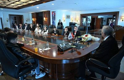 ABB Başkanı Yavaş, koltuğunu çocuklara devretti