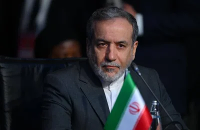 İran Dışişleri Bakanı , Maskat’ta Umman Sultanı Bin Tarık ile bir araya geldi