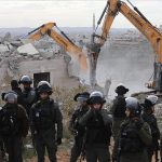 Bu ne zulümdür? Soykırımcı İsrail Batı Şeria’da mülkiyet belgelerine rağmen Filistinli aileye ait evi yıktı