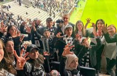 İzmirli öğrencilerin tribünde Beşiktaş maçı izleme hayali gerçeğe dönüştü