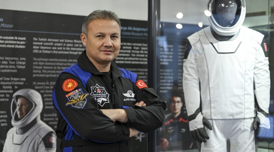 Astronot Alper Gezeravcı, AKM’de çocuklarla buluşacak