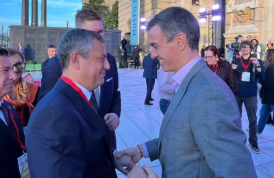 CHP lideri Özel İspanya Başbakanı Sanchez ile bir araya geldi