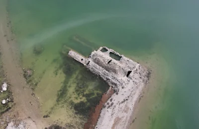 Baraj coştu, tarihi han su altında kaldı