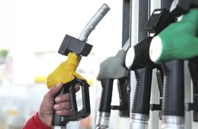 Benzine teğet geçti motorine zam kapıda
