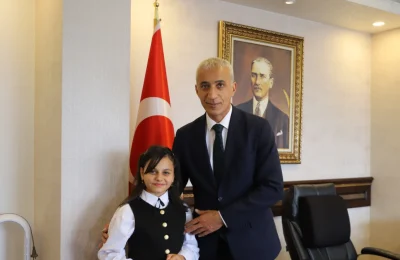 Gölbaşı Kaymakamı Rüstemoğlu, makamını ilkokul öğrencisine devretti