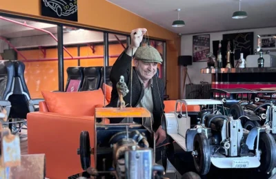 Hurda dikiş makinelerinden Atatürk’ün kullandığı araçların maketini yaptı