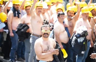 Madencilere polis barikatı