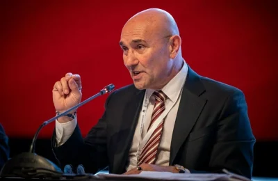 Tunç Soyer: Sis perdesinin dağılmasını bekliyorum